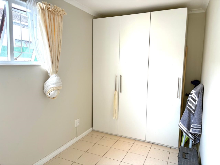 To Let 2 Bedroom Property for Rent in Sunnydale Western Cape